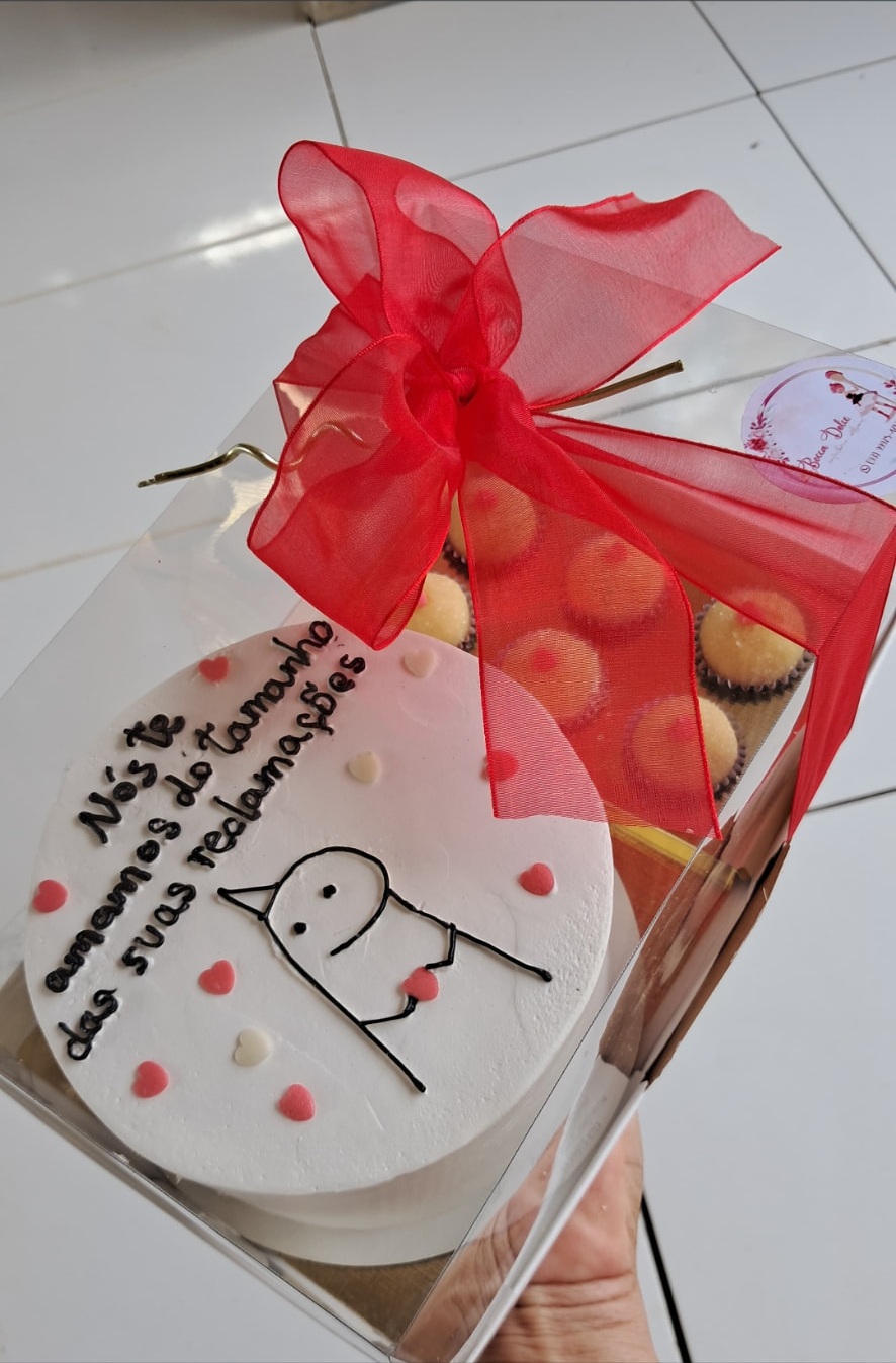 Kit Presenteável Bentô Cake e 6 brigadeiros